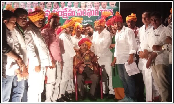 Kommaram-Bheem-Award-by-Naini-Narasihma-Reddy